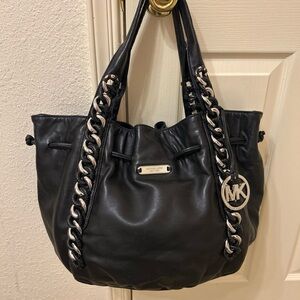 Michael Kors black ID Chain hobo shoulder handbag. This bag is like new!!